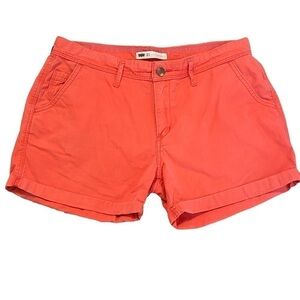 Levi’s high waisted cuffed shorts size 31